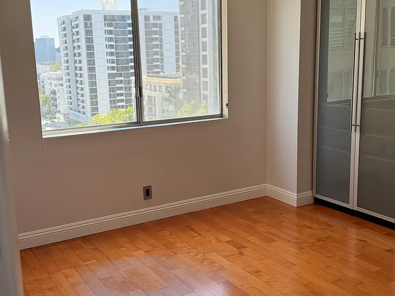 10747 Wilshire Blvd #1002 — Photo 32