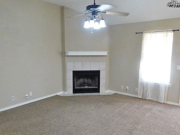 4th image of 408 Horseshoe Ln