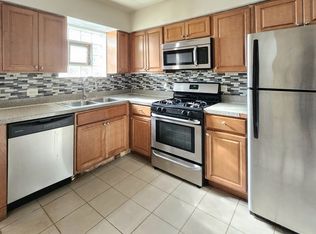 2005 W Touhy Ave APT 205, Chicago, IL 60645