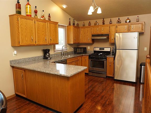 5th image of 10434 Geneva Dr