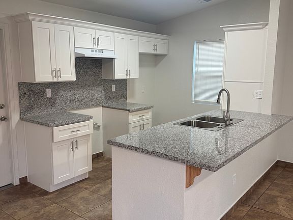 2nd image of 1820 Verbena Dr