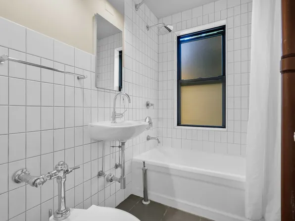 30-83 Crescent Street image 8 of 11