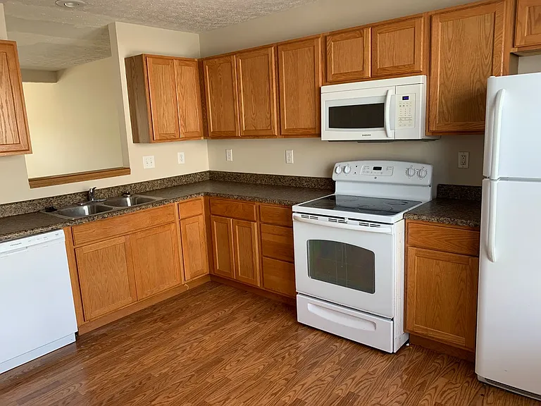 Hidden Brook Apartments — Photo 43