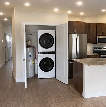3rd image of 8 Longbranch Dr
