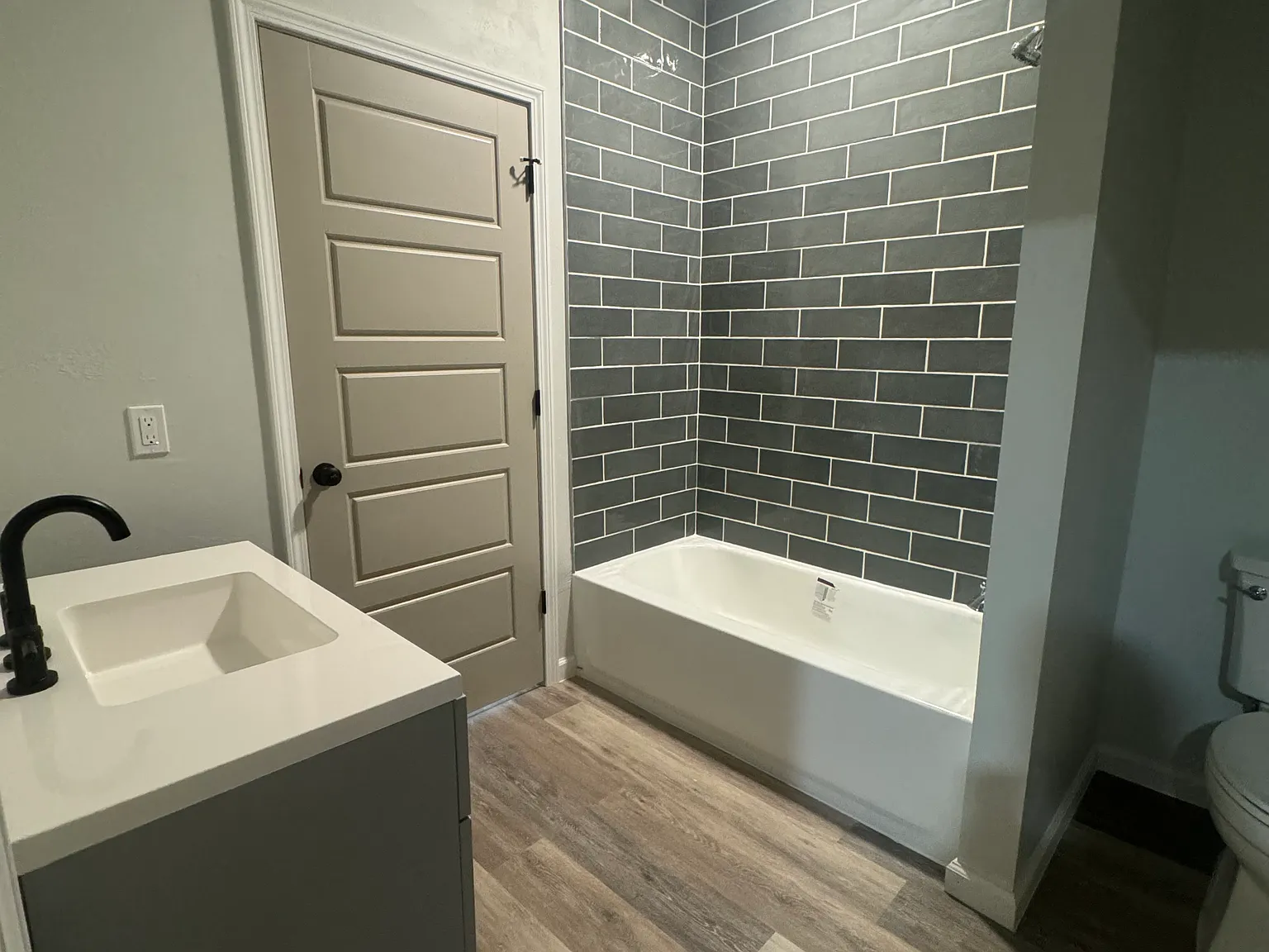 2 bed, 1000 sqft, $1,300 — Photo 4
