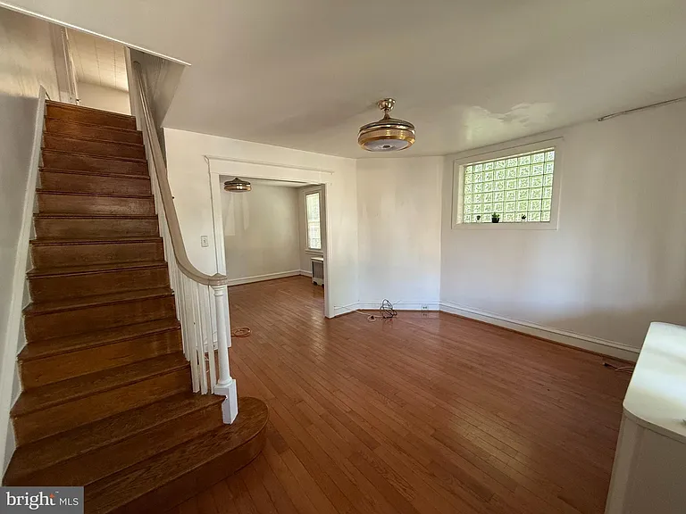 300 Devereaux Ave — Photo 3