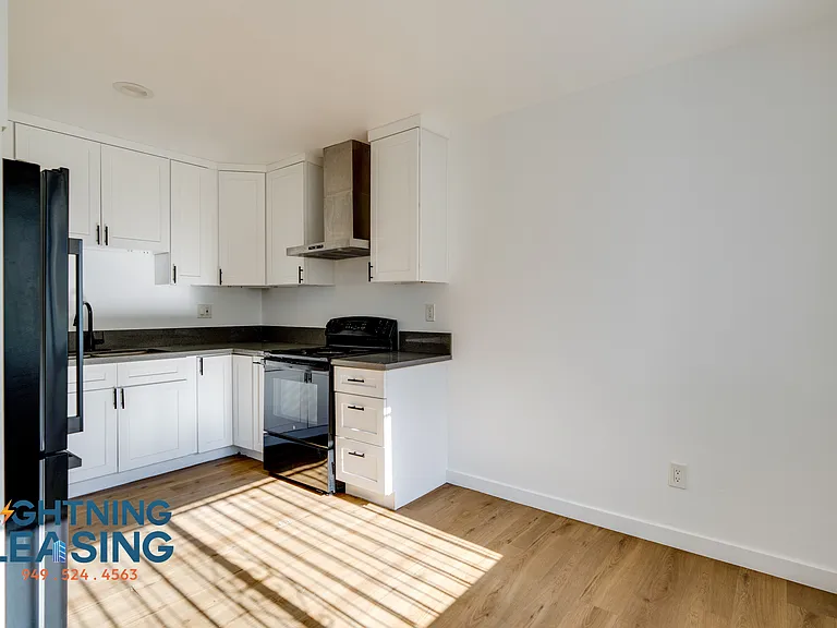 14227 Gilmore St #102 — Photo 11