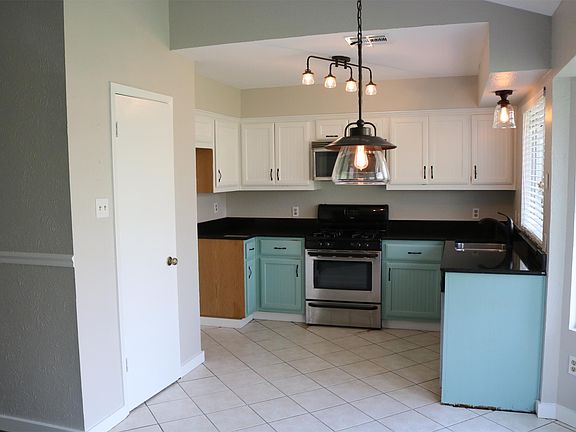 5th image of 708 Riverwood Dr