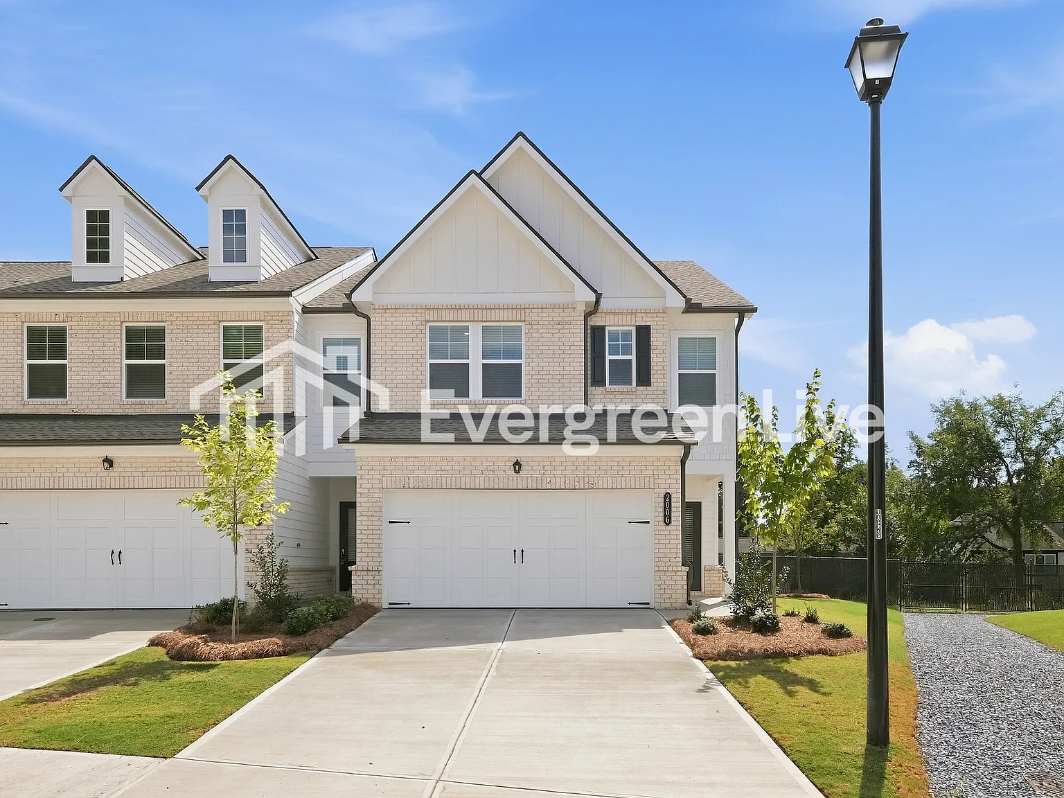 3 bed, 2.5 bath, 1831 sqft, $2,135 — Photo 1