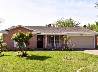826 N Atkerson Ln, Euless, TX 76040