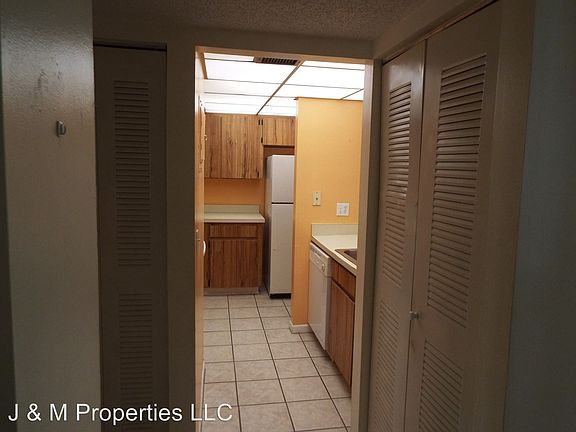 3rd image of 140 Orchid Woods Ct APT 2B