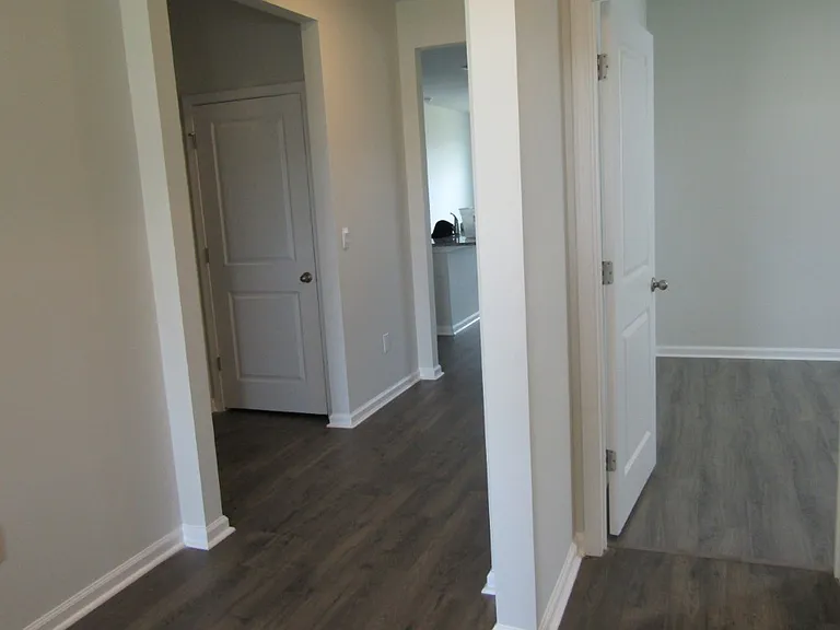 2165 Ainsley Dr — Photo 2