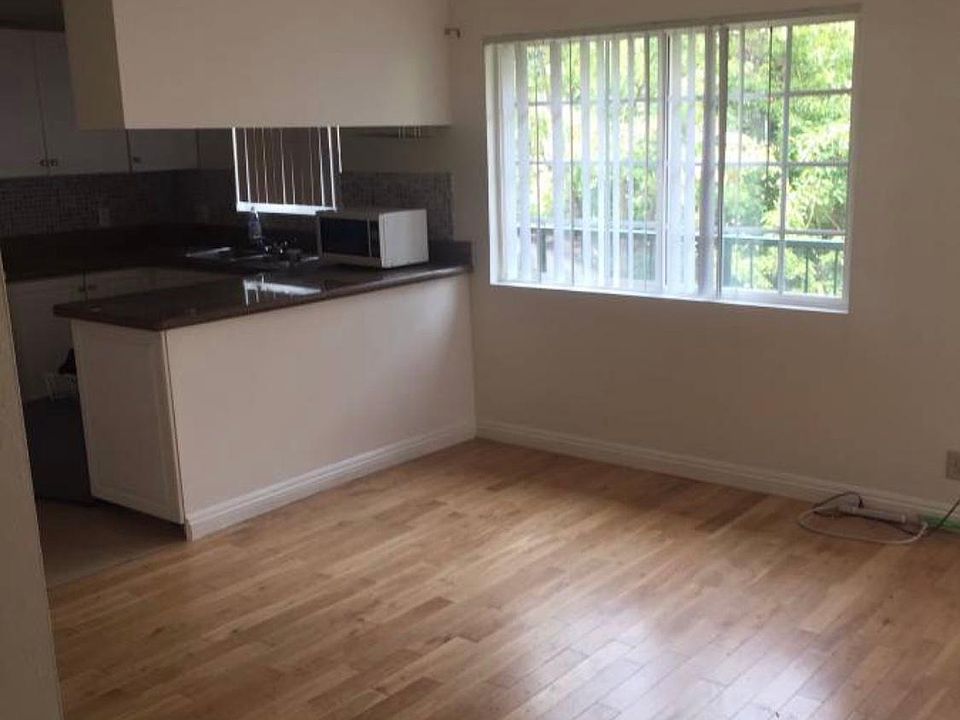 2nd image of 1237 N Cherokee Ave APT 5