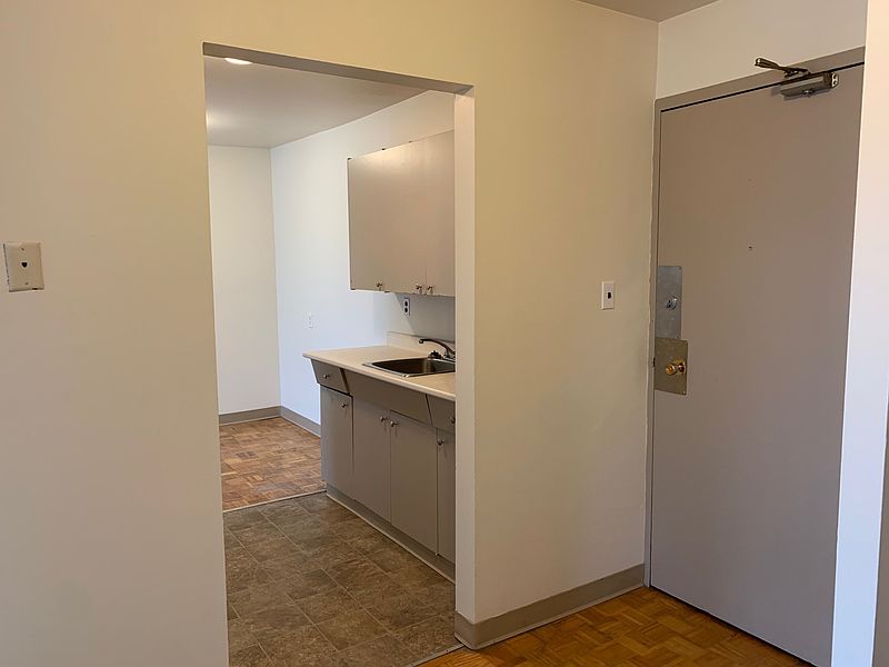 Winnipeg Apartment for rent - 1 Bedroom — photo 2