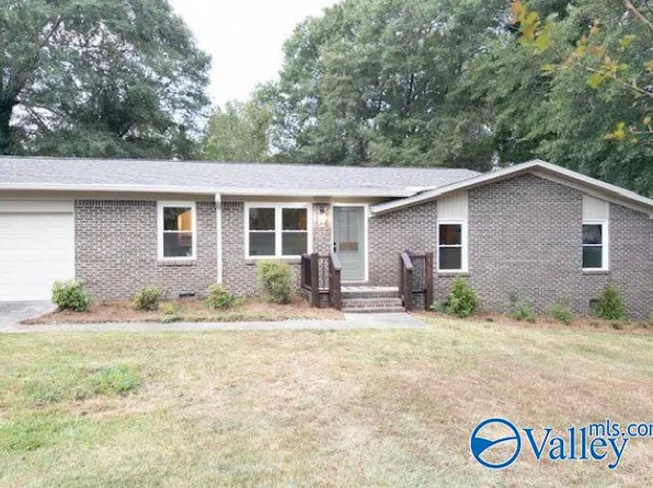 2130 Meadowood Dr, Southside, AL 35907
