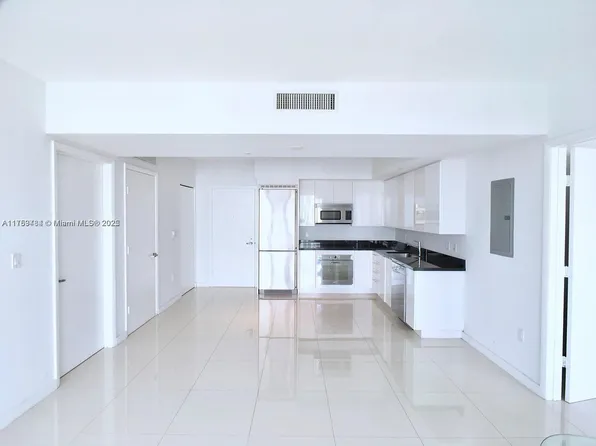 92 SW 3rd St APT 2412, Miami, FL 33130