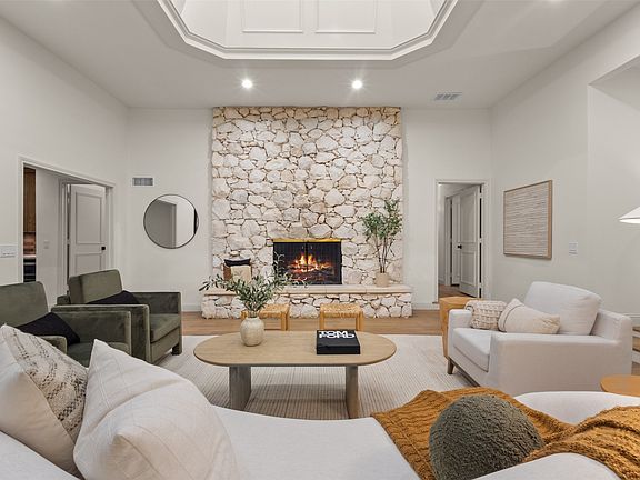 4th image of 9401 Shady Valley Dr