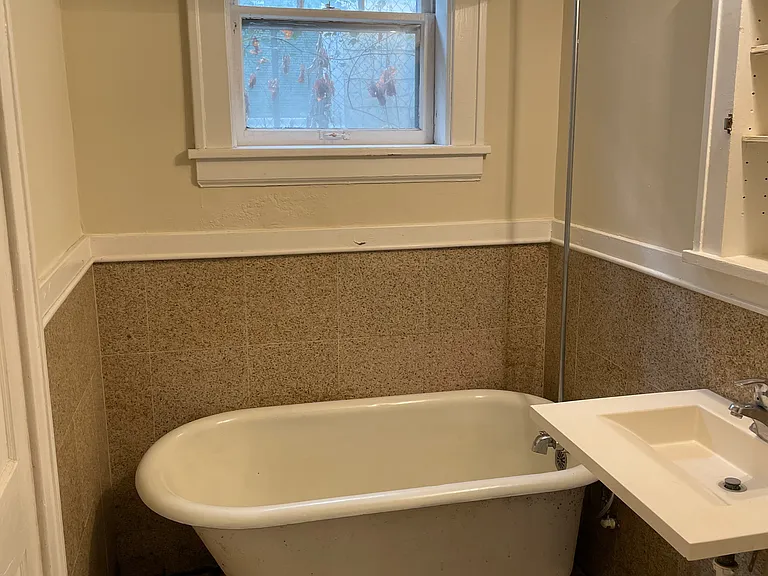 262 Marshall Ave #5 — Photo 4