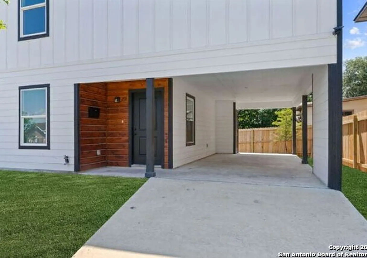 3 Bedroom/2.5 Bath-E Houston So to Hedgessa — Photo 2