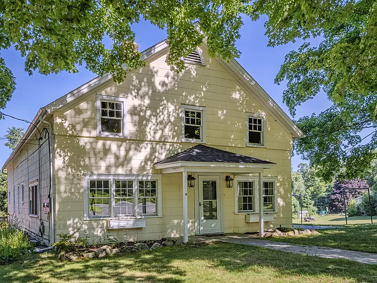 4 Hydeville Rd #1 — Photo 1