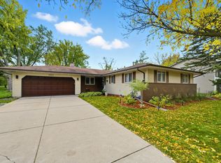 2001 Woods Ln, Burnsville, MN 55337