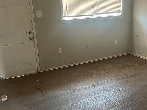 2nd image of 3310 Oakview Dr