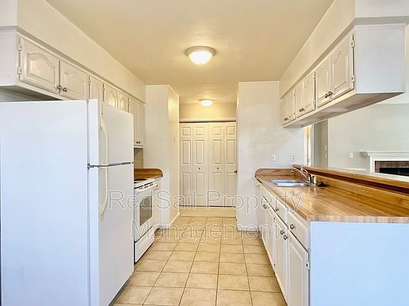 4th image of 941 Churchill Ln