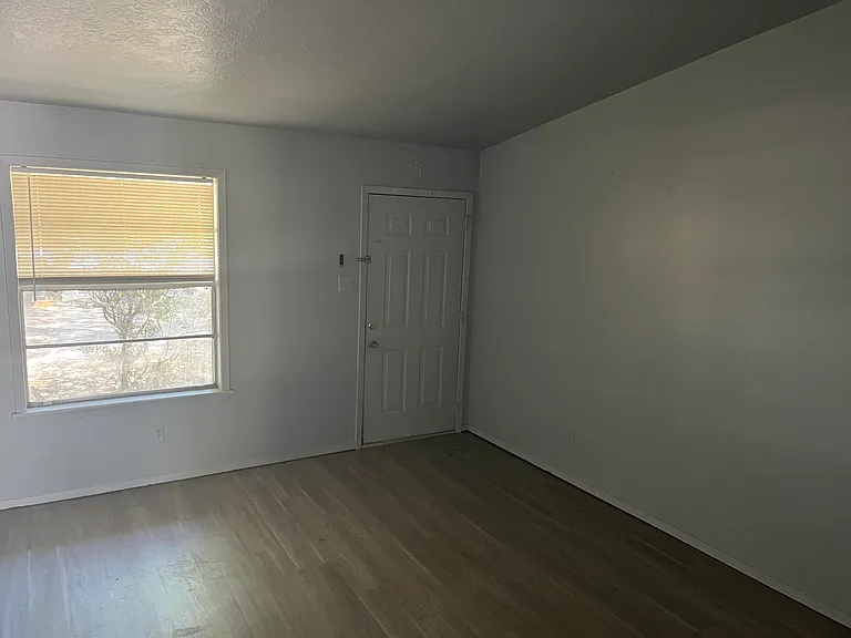 1412 Bermuda Ct — Photo 3