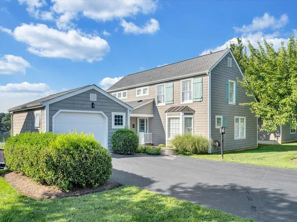 20 Cottage Ln, Moneta, VA 24121