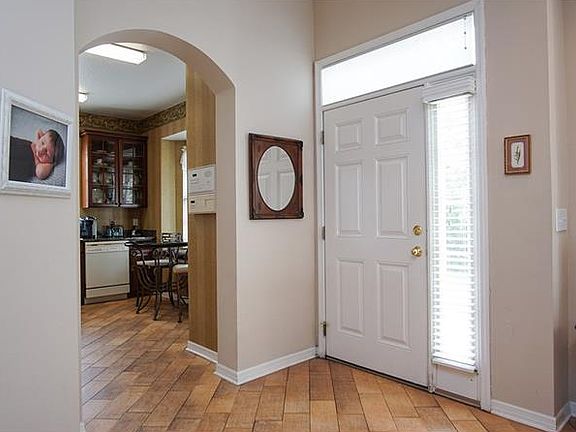 3rd image of 760 Vallance Way NE