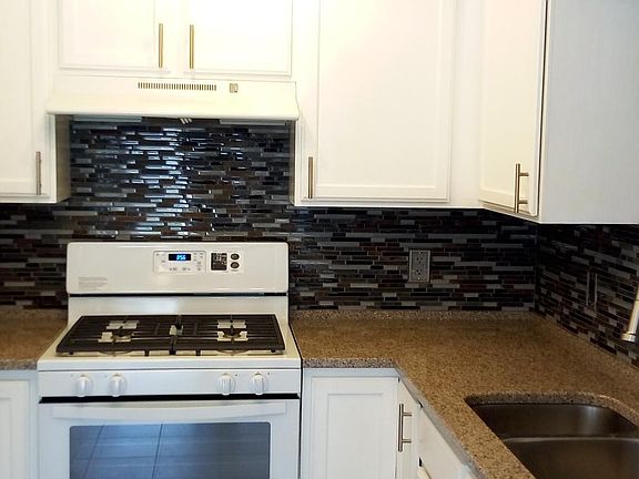 another pic of kitchen