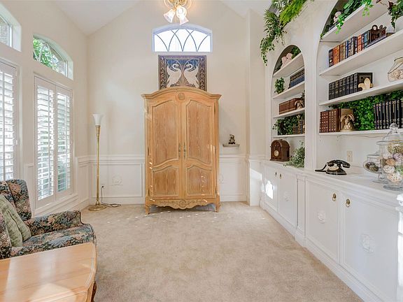 5th image of 7026 Centre Oaks Dr