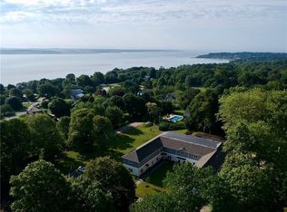 94 Sandy Point Farm Rd APT 4, Portsmouth, RI 02871