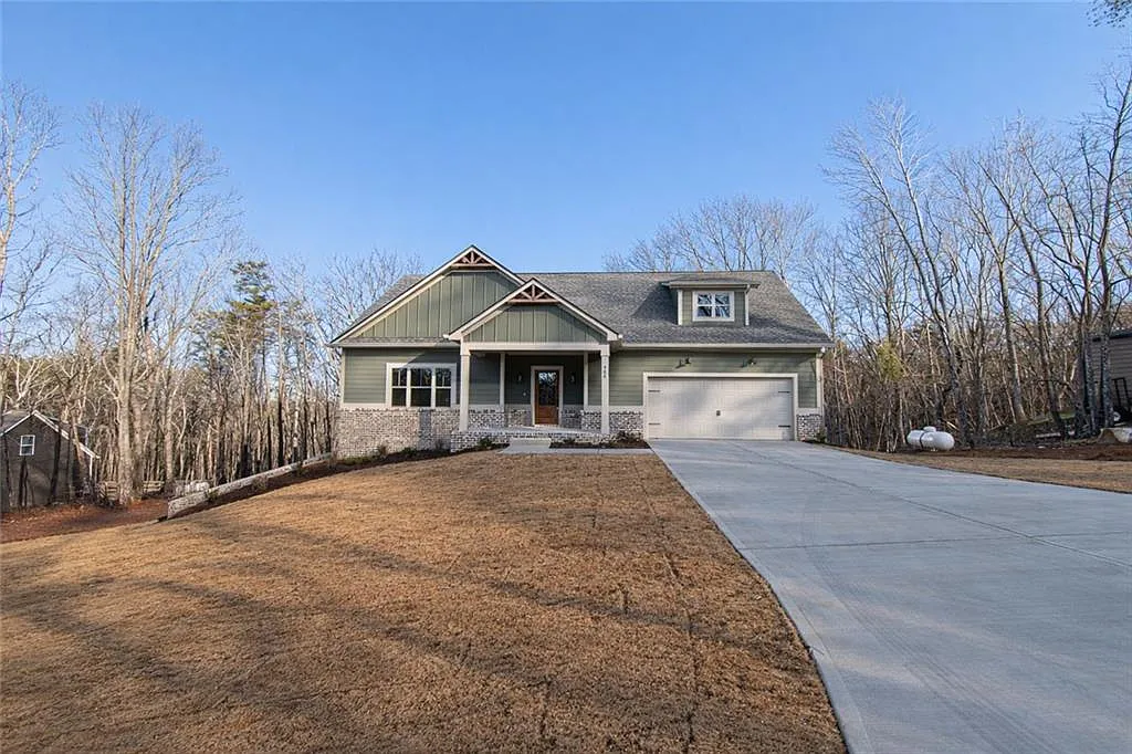 4 bed, 3.0 bath, 2294 sqft, $2,650 — Photo 1