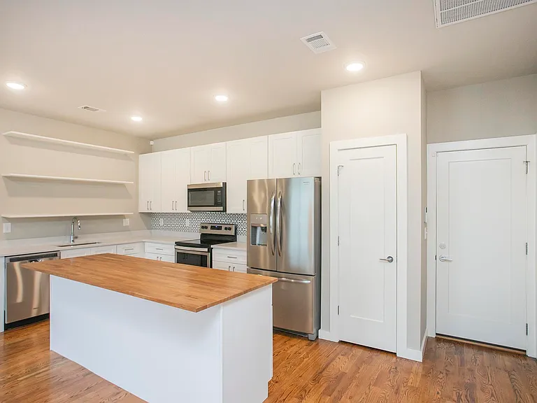 3637 Hydes Ferry Rd — Photo 38