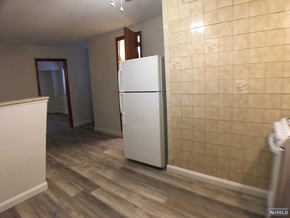 3rd image of 249 Crescent Ln #G