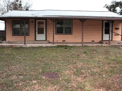 305 N Travis St, Comanche, TX, 76442