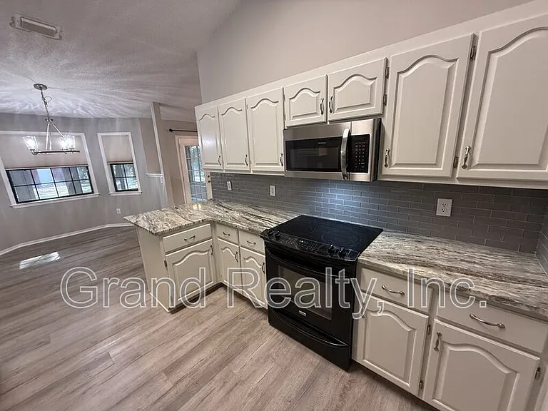3965 Deerwood Cir — Photo 10