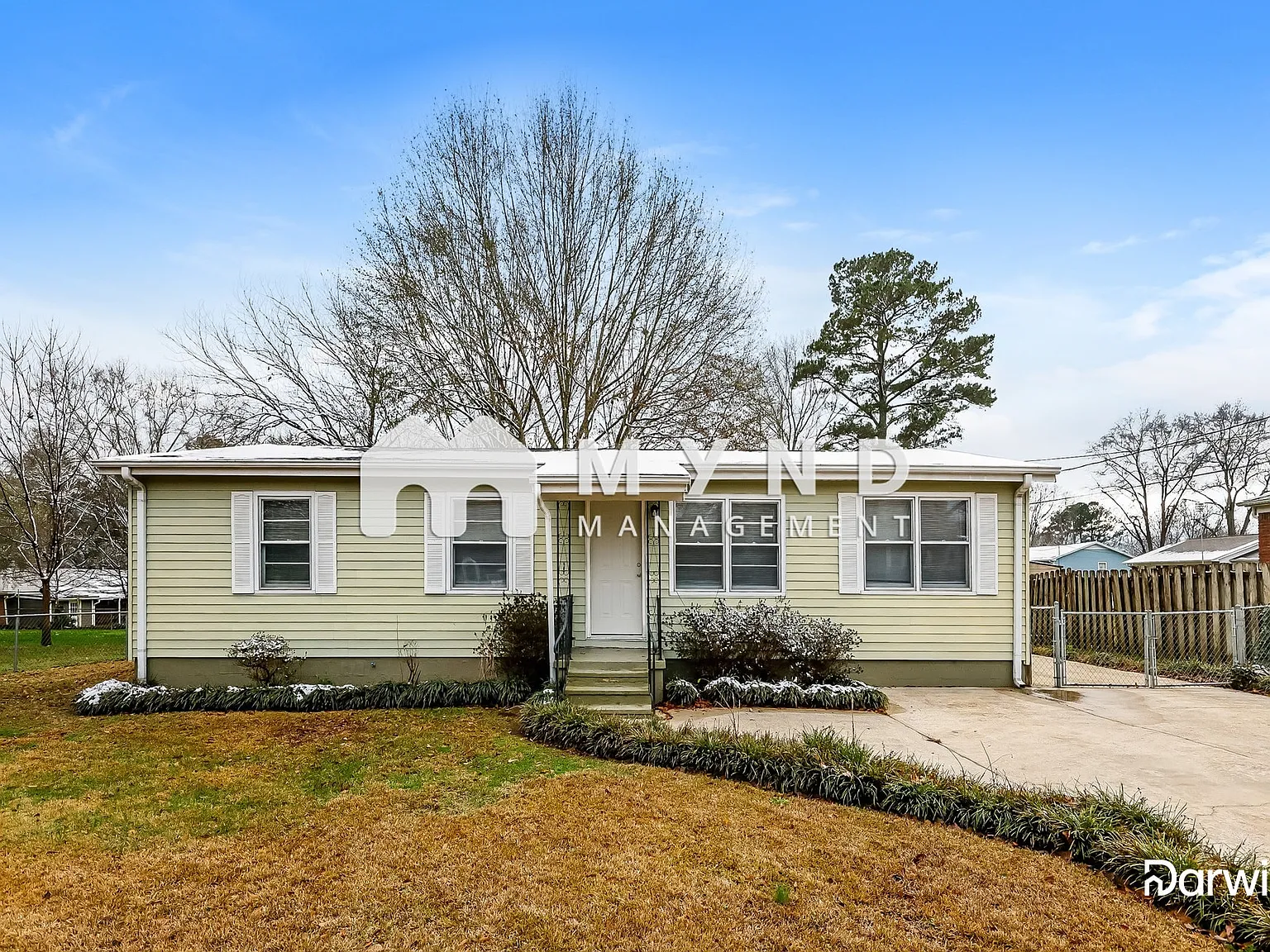 3 bed, 1.5 bath, 1300 sqft, $1,570 — Photo 1