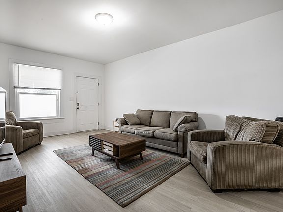2nd image of 2958-2960 N Park Ave