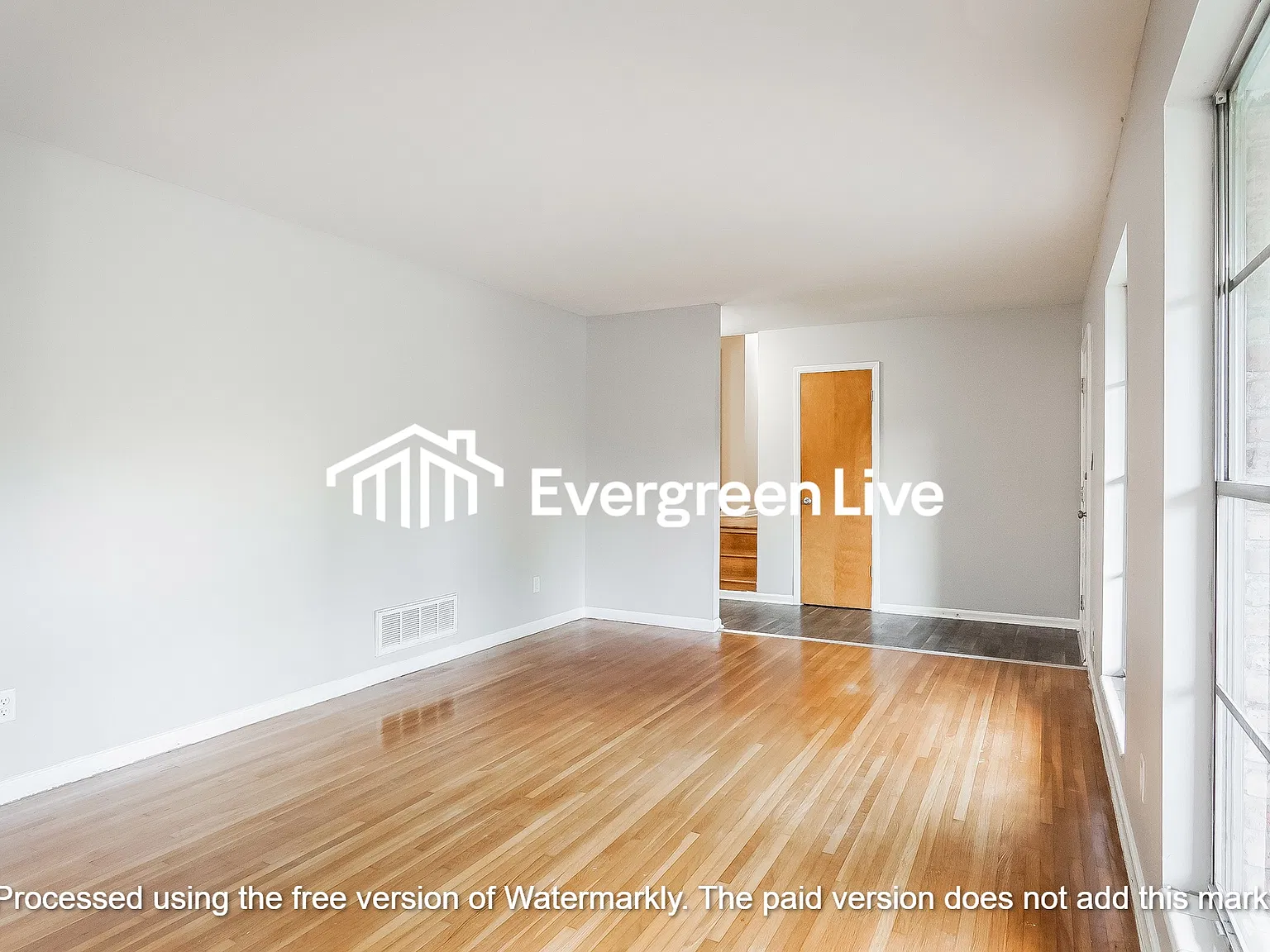 3 bed, 2.0 bath, 1558 sqft, $1,295 — Photo 2