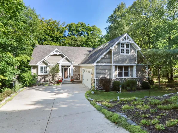 670 Upper Brookwood DRIVE, Fontana, WI 53125