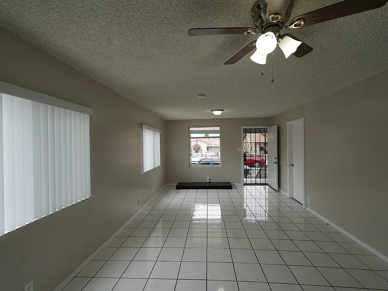 457 W Sepulveda St — Photo 4