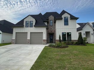 127 Cape Town Ave, Youngsville, LA 70592