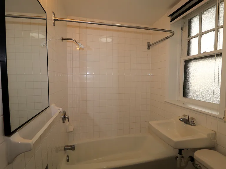 160-164 New York Ave #2 — Photo 17
