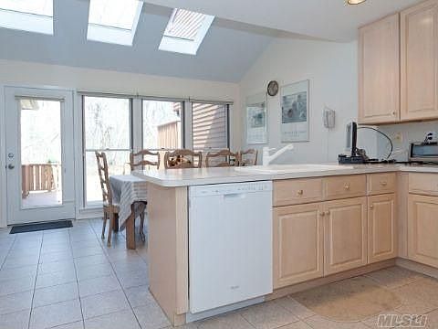 5th image of 61 Hunt Dr