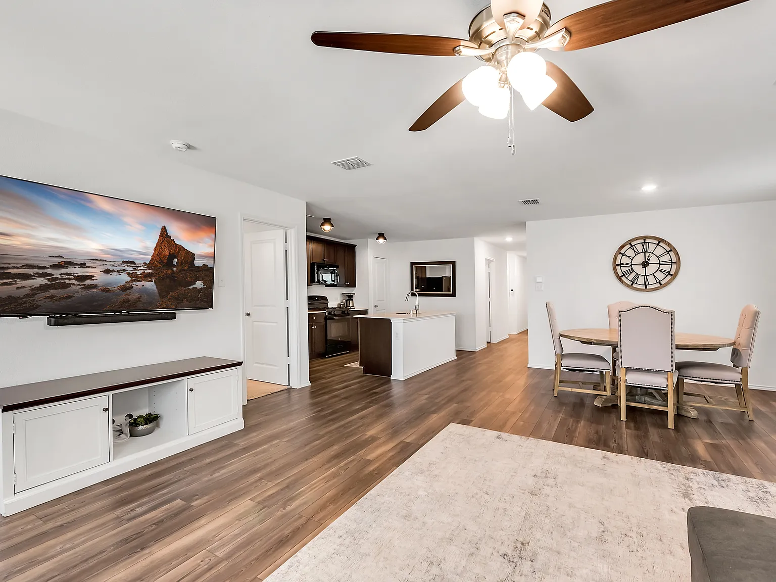 4 bed, 1726 sqft, $2,100 — Photo 3