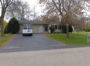 421 Riverview Dr, Fremont, WI 54940