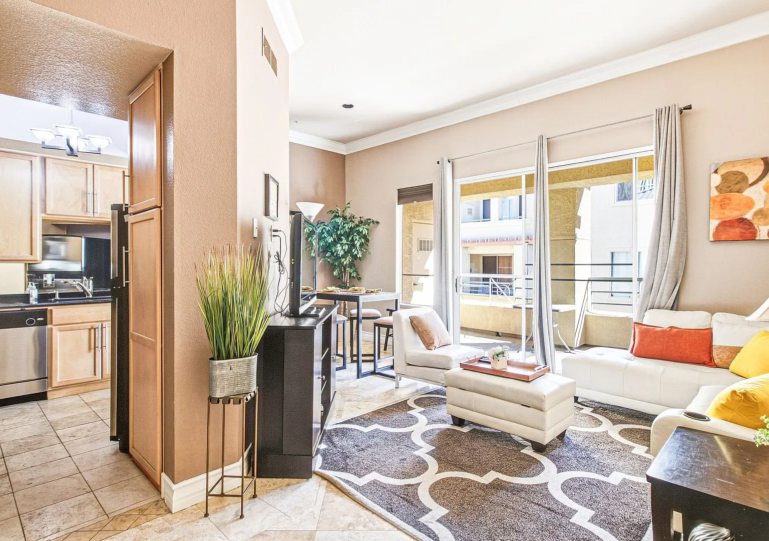 Fully furnished and just minutes from the Las Vegas Strip! — Photo 1