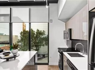 311 Hargrave St #302, Winnipeg, MB R3B0V8